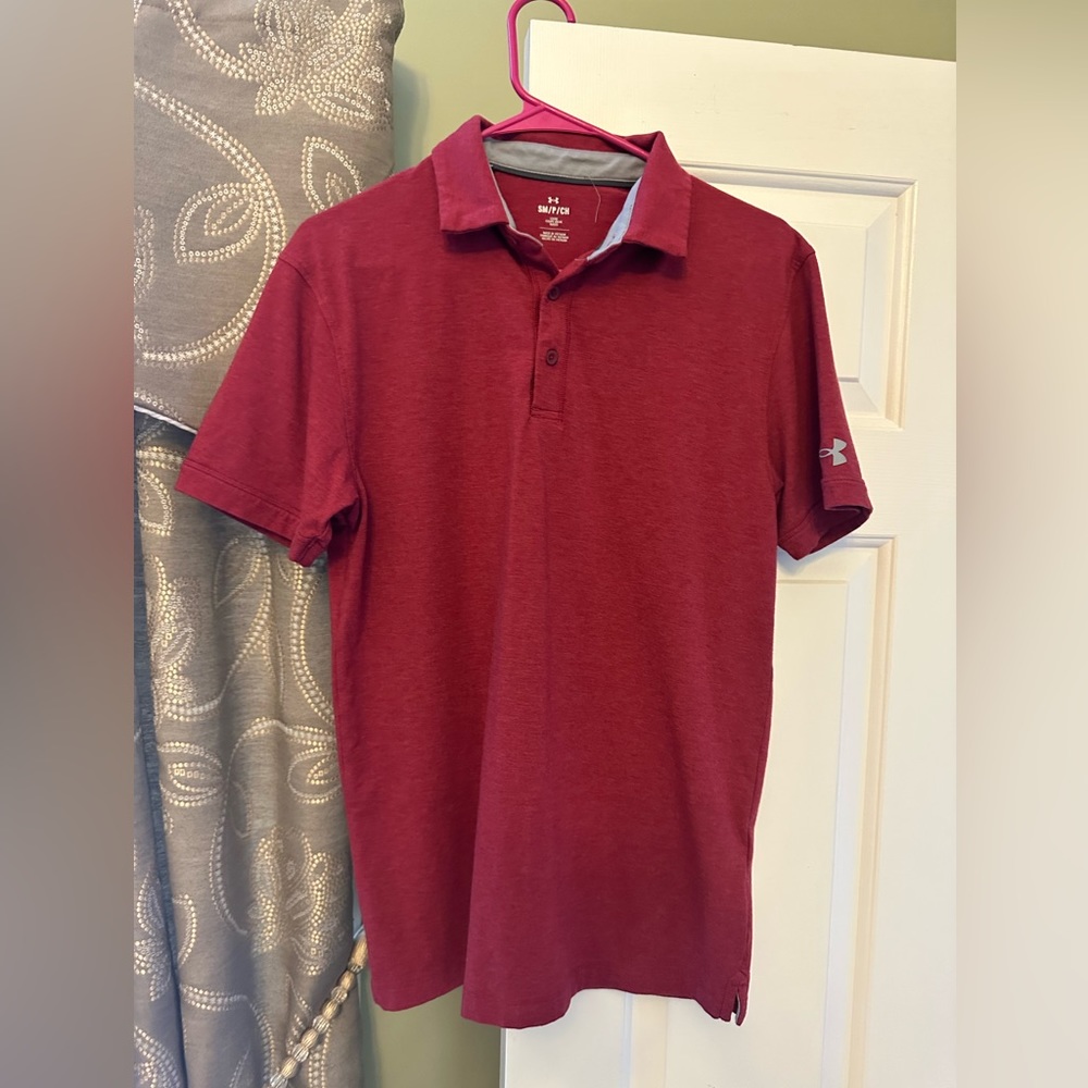 Men’s Under Armour Small Shirt